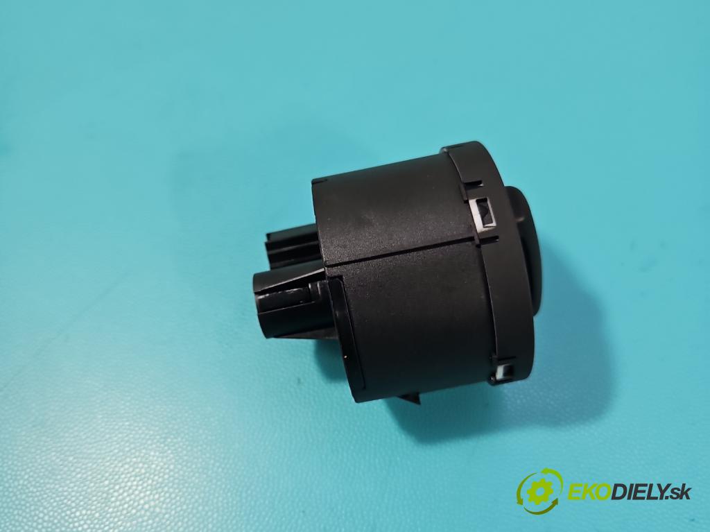 Skoda Kamiq 1.0 TSI 110 HP automatic 81 kW 999 cm3 5- prepínač světla: na doska: 565941431B