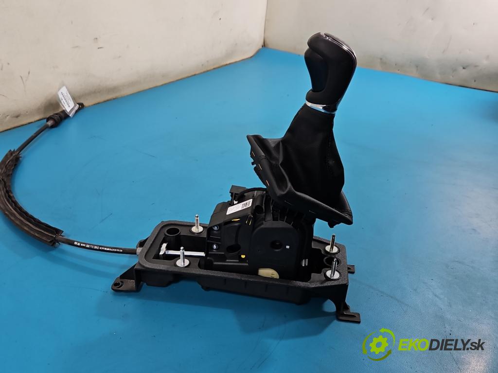 Skoda Kamiq 1.0 TSI 110 HP automatic 81 kW 999 cm3 5- Páka: Změny: stupeň,rýchlosť 2Q1713023AF (Rýchlostná páka (kulisa))