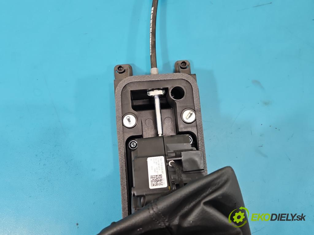 Skoda Kamiq 1.0 TSI 110 HP automatic 81 kW 999 cm3 5- Páka: Změny: stupeň,rýchlosť 2Q1713023AF (Rýchlostná páka (kulisa))