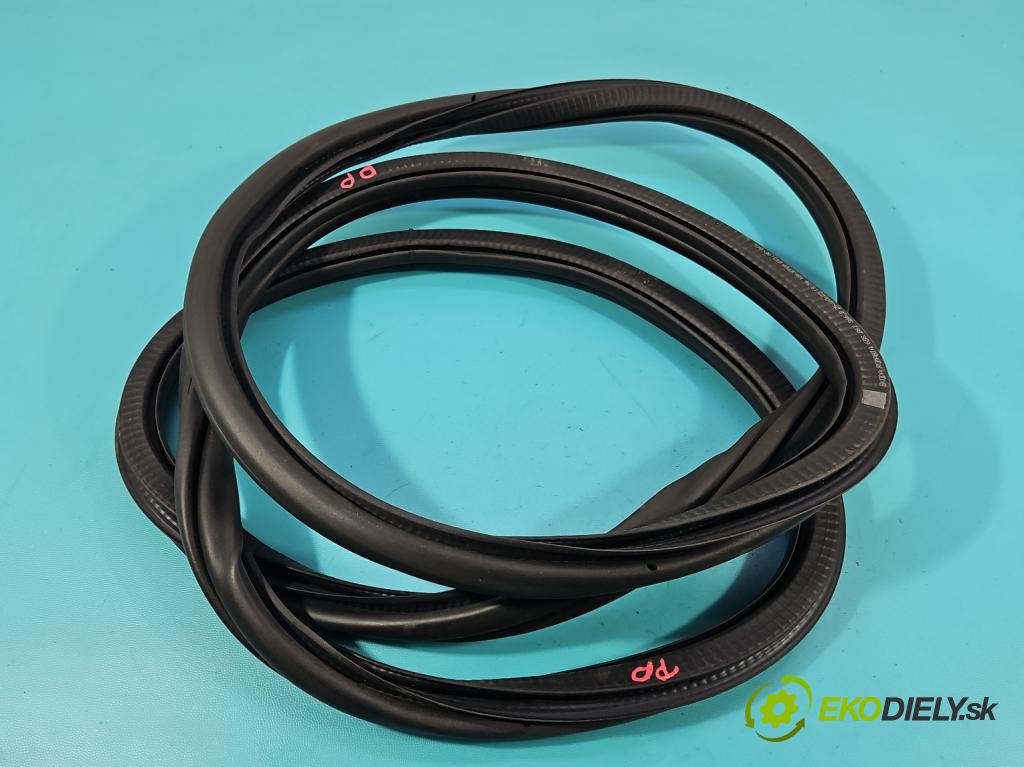 Skoda Kamiq 1.0 TSI 110 hp automatic 81 kW 999 cm3 5- Těsnění: dveře přední pravé 658867366