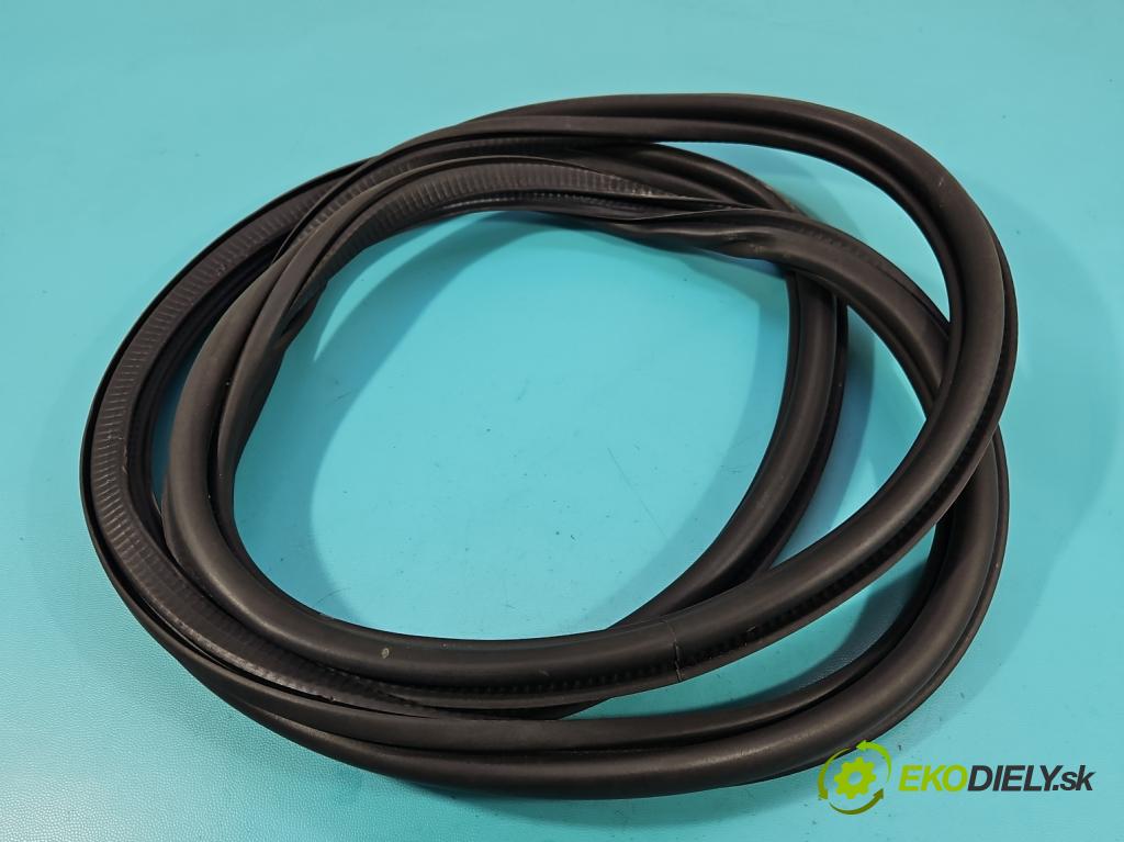 Skoda Kamiq 1.0 TSI 110 hp automatic 81 kW 999 cm3 5- Těsnění: dveře přední pravé 658867366