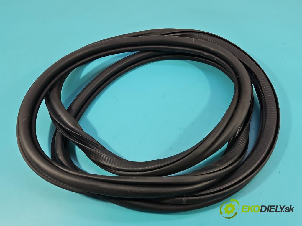 Skoda Kamiq 1.0 TSI 110 hp automatic 81 kW 999 cm3 5- Těsnění: dveře přední pravé 658867366