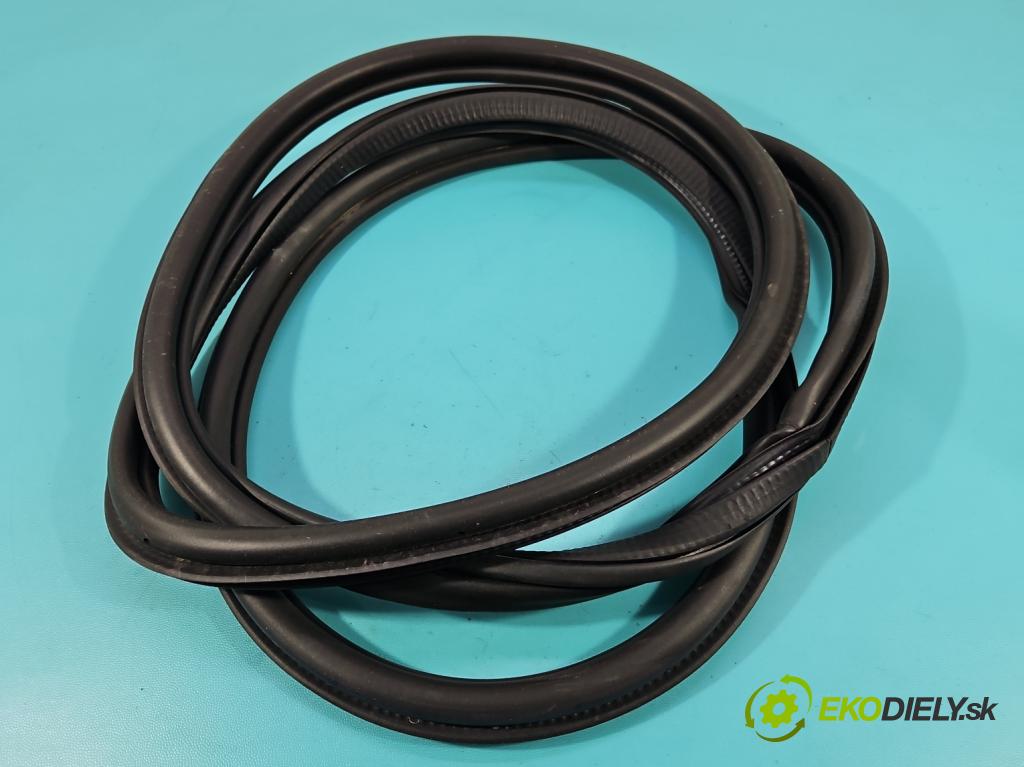 Skoda Kamiq 1.0 TSI 110 hp automatic 81 kW 999 cm3 5- Těsnění: dveře přední levé 658867365B