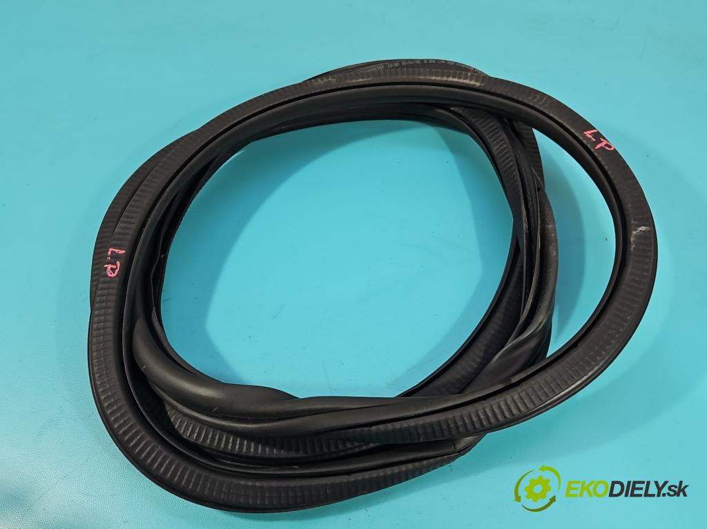 Skoda Kamiq 1.0 TSI 110 hp automatic 81 kW 999 cm3 5- Těsnění: dveře přední levé 658867365B