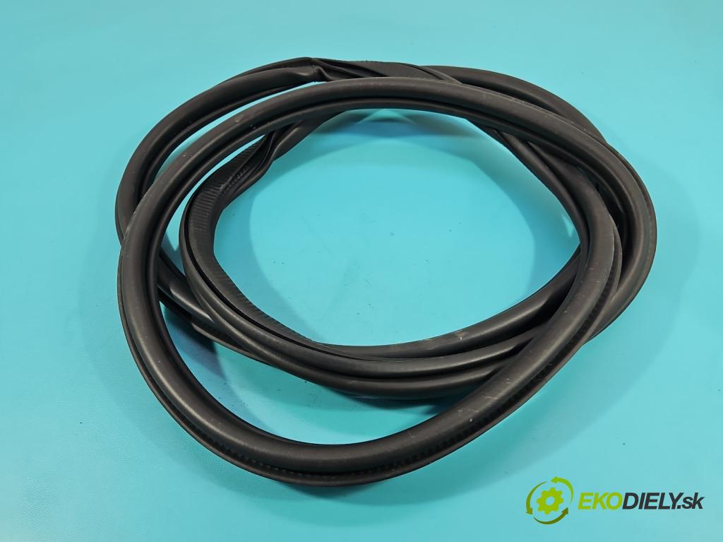 Skoda Kamiq 1.0 TSI 110 hp automatic 81 kW 999 cm3 5- Těsnění: dveře přední levé 658867365B