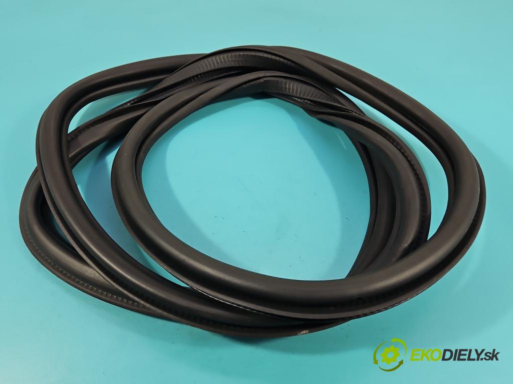 Skoda Kamiq 1.0 TSI 110 hp automatic 81 kW 999 cm3 5- Těsnění: dveře zadní levé 658867367B (Karoserie ostatní)