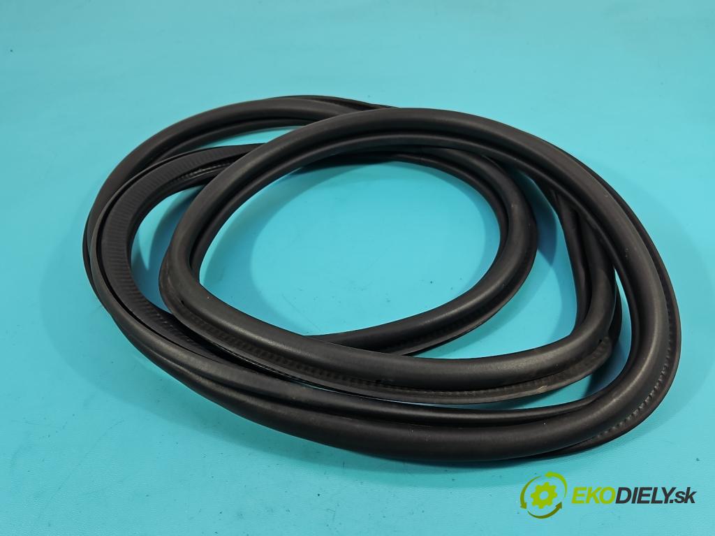 Skoda Kamiq 1.0 TSI 110 HP automatic 81 kW 999 cm3 5- Těsnění: dvere zadné pravé 658867368B (Karoséria ostatné)