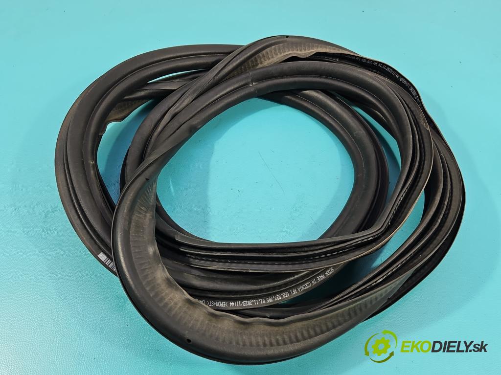 Skoda Kamiq 1.0 TSI 110 hp automatic 81 kW 999 cm3 5- Těsnění: kufrových dveří 658827705