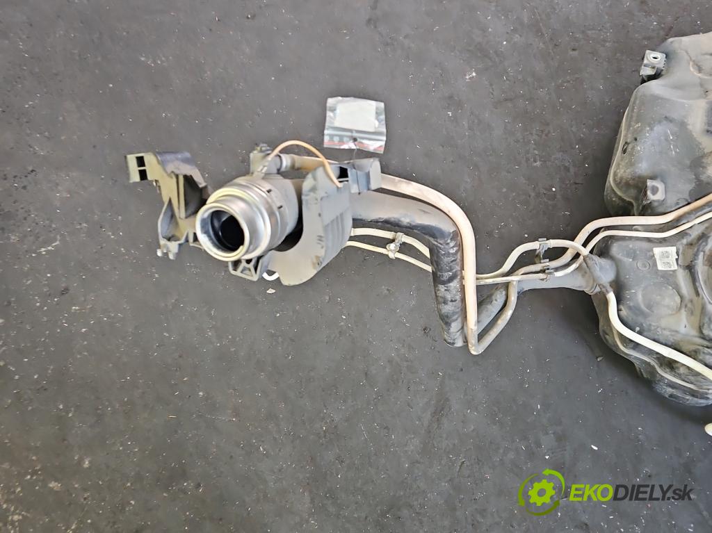 Skoda Kamiq 1.0 TSI 110 HP automatic 81 kW 999 cm3 5- Nádrž: palivo 2Q020101 (Palivová nádrž)