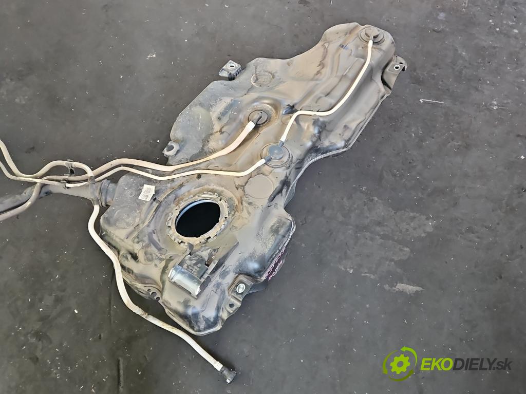 Skoda Kamiq 1.0 TSI 110 HP automatic 81 kW 999 cm3 5- Nádrž: palivo 2Q020101 (Palivová nádrž)