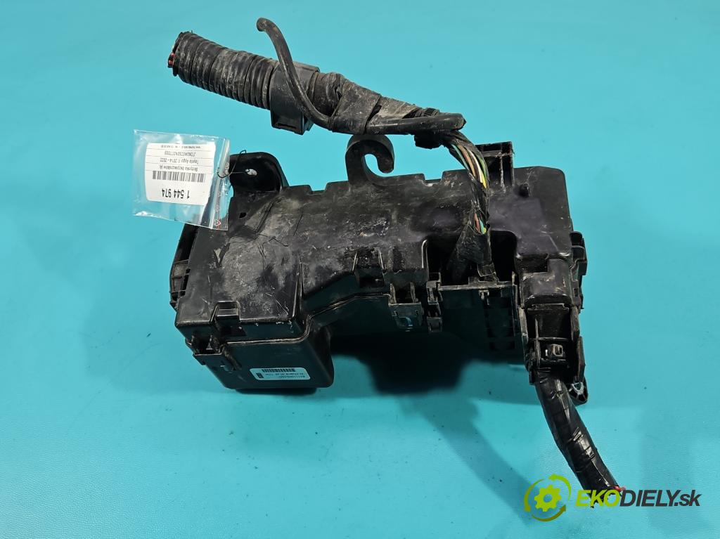 Toyota Aygo II 2014-2022 1.0 vvti 72 hp manual 53 kW 998 cm3 5- skříňka pojistková 821110HL10C (Pojistková skříňka)