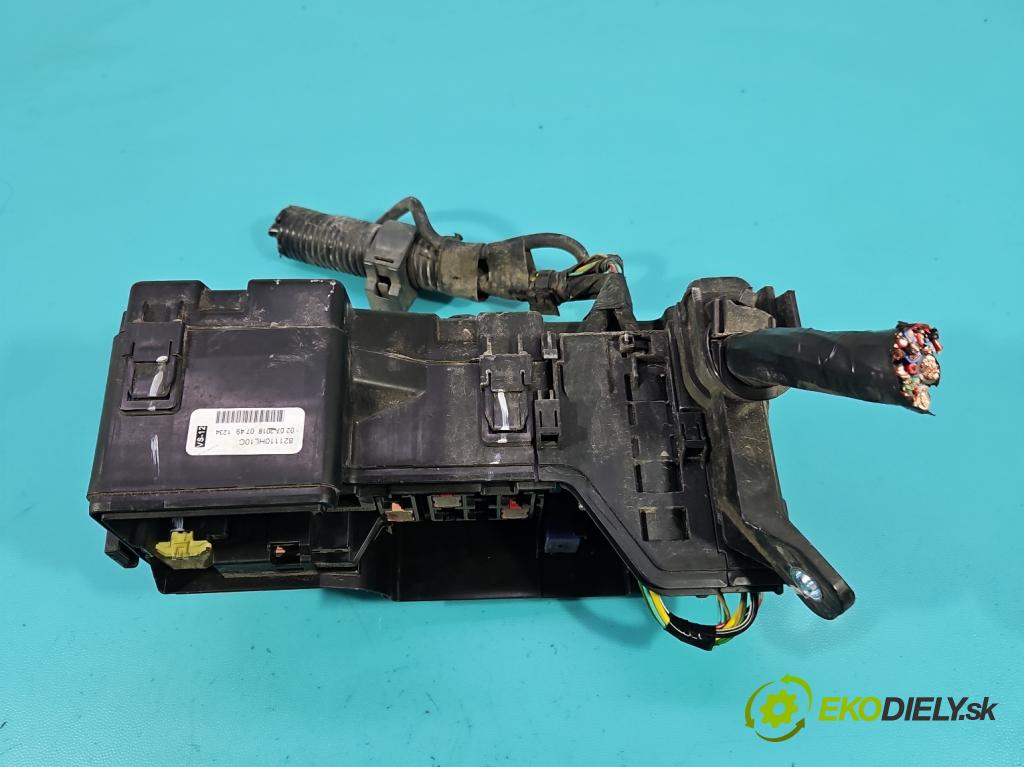 Toyota Aygo II 2014-2022 1.0 vvti 72 hp manual 53 kW 998 cm3 5- skříňka pojistková 821110HL10C (Pojistková skříňka)