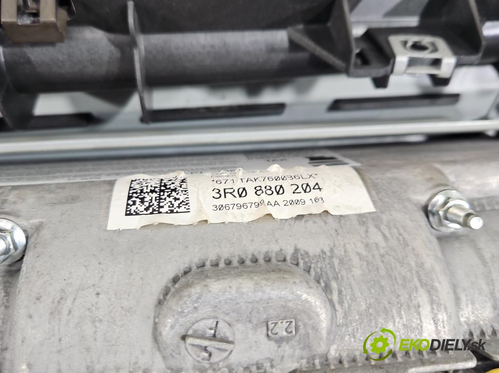 Seat Exeo 2.0 tdi 143 HP manual 105 kW 1968 cm3 5- kokpit,pristrojová doska rozdeľovacia