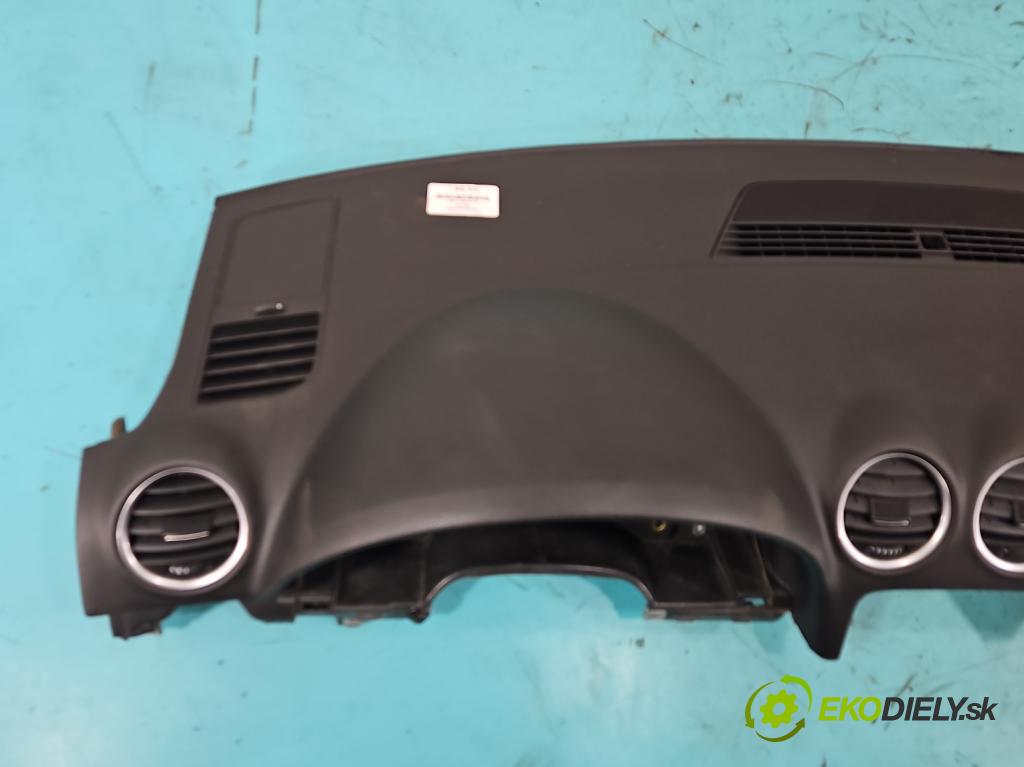 Seat Exeo 2.0 tdi 143 HP manual 105 kW 1968 cm3 5- kokpit,pristrojová doska rozdeľovacia