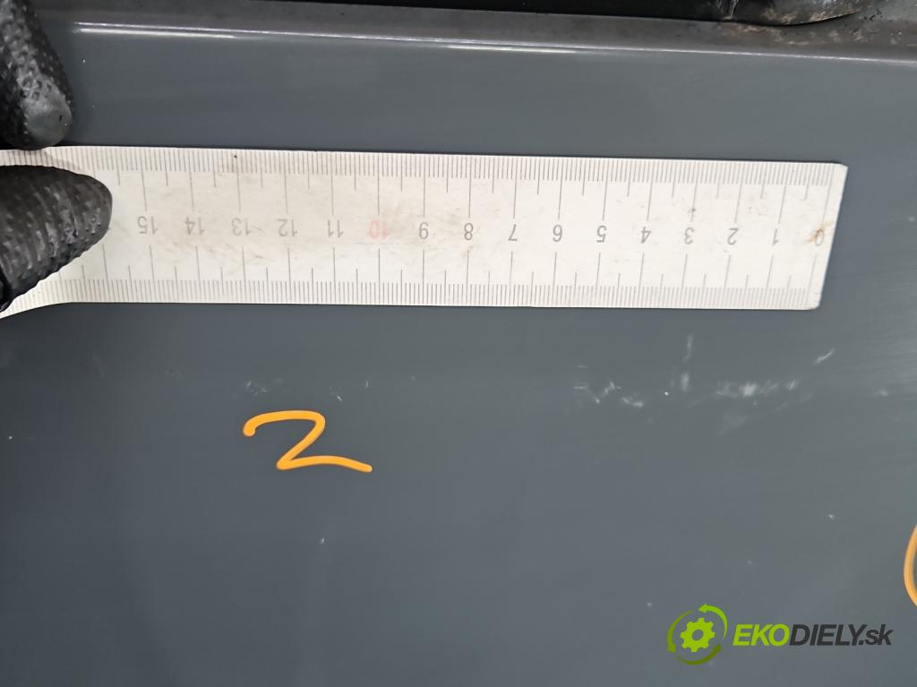 Renault Trafic III 2014 - 2.0 dci 120 hp manual 88 kW 1997 cm3 5- dveře přední pravé  (Klika dveří ostatní)