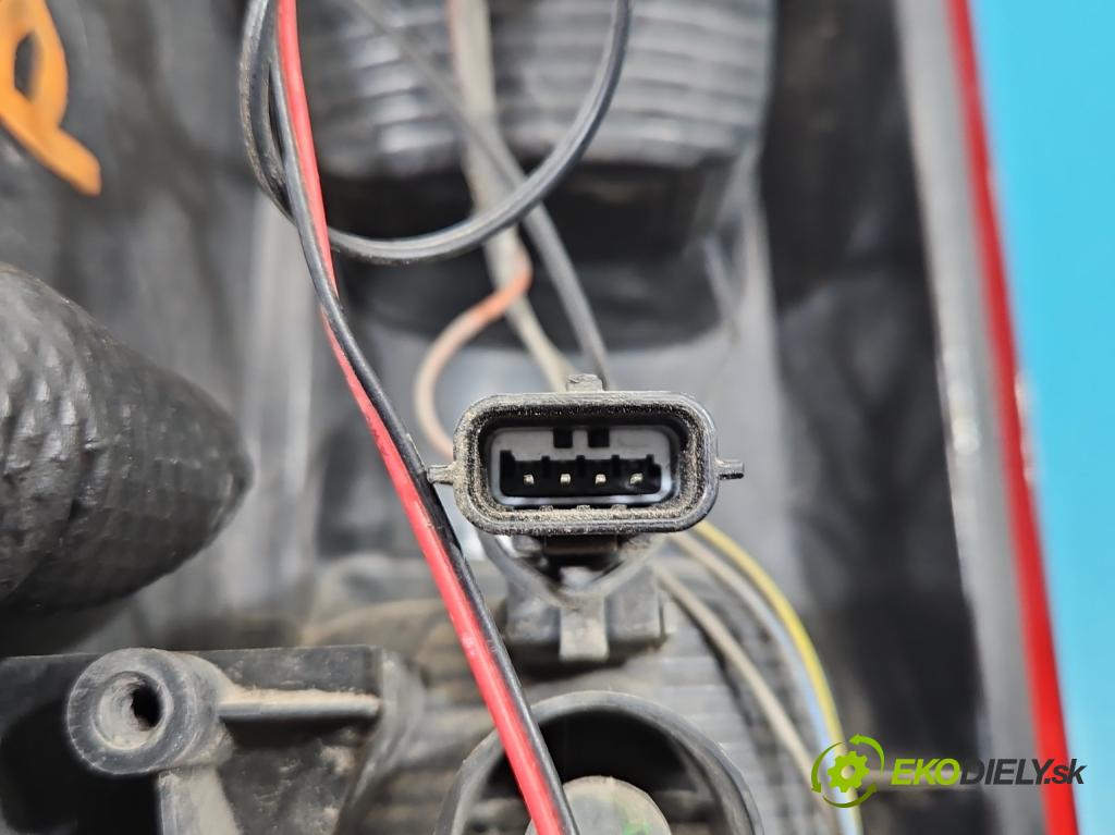 Renault Trafic III 2014 - 2.0 dci 120 HP manual 88 kW 1997 cm3 5- svetlo / reflektor zadné pravé 265504656R (Kľučka dverí ostatné)