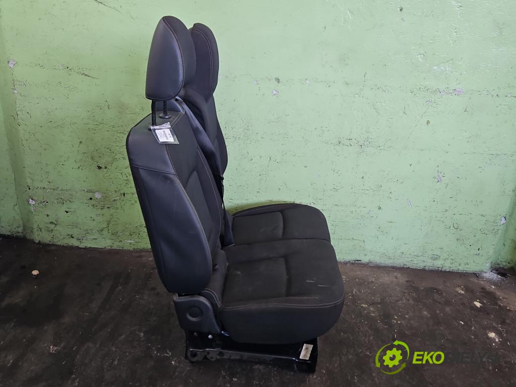 Renault Trafic III 2014 - 2.0 dci 120 HP manual 88 kW 1997 cm3 5- Sedačka pravý  (Sedadlo)