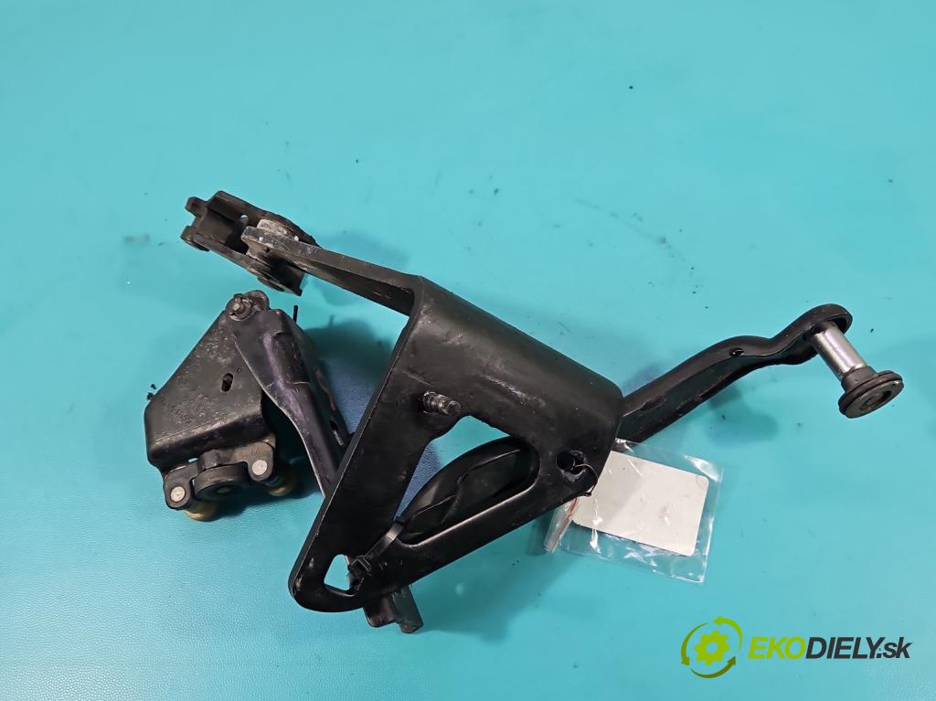 Renault Trafic III 2014 - 2.0 dci 120 HP manual 88 kW 1997 cm3 5- Rolka dvere 777645238R