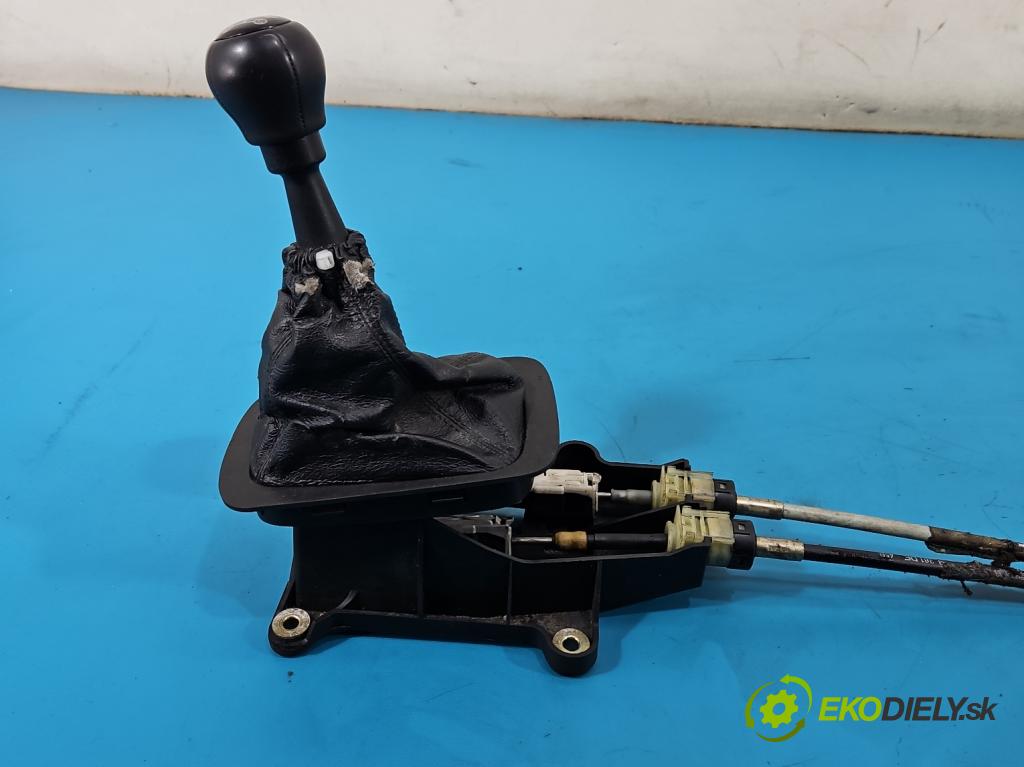 Opel Zafira A 1999-2005 2.0 dti 101 HP manual 74 kW 1995 cm3 5- Páka: Změny: stupeň,rýchlosť  (Rýchlostná páka (kulisa))