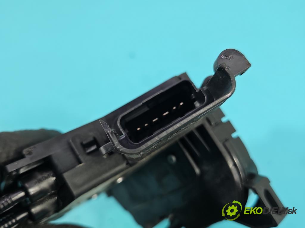 Renault Trafic III 2014 - 2.0 dci 120 HP manual 88 kW 1997 cm3 5- zámok zadné pravý 825027817R