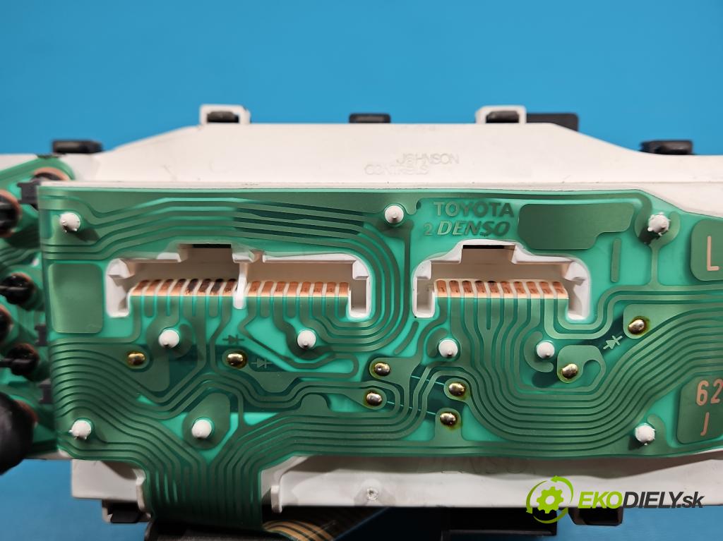 Toyota Yaris I 1999-2005 1.0 vvti 65 HP manual 48 kW 998 cm3 3- prístrojovka/ budíky 21655865-3 (Prístrojová doska)