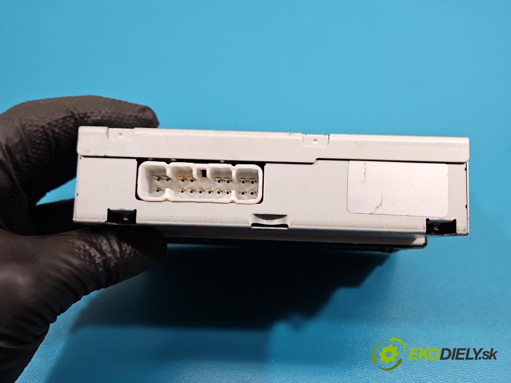 Toyota Yaris I 1999-2005 1.0 vvti 65 HP manual 48 kW 998 cm3 3- Zobrazit: 86110-0D030 (Prístrojová doska)