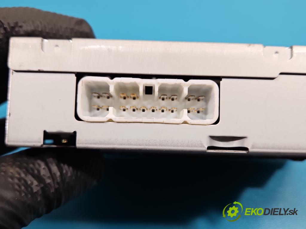 Toyota Yaris I 1999-2005 1.0 vvti 65 HP manual 48 kW 998 cm3 3- Zobrazit: 86110-0D030 (Prístrojová doska)