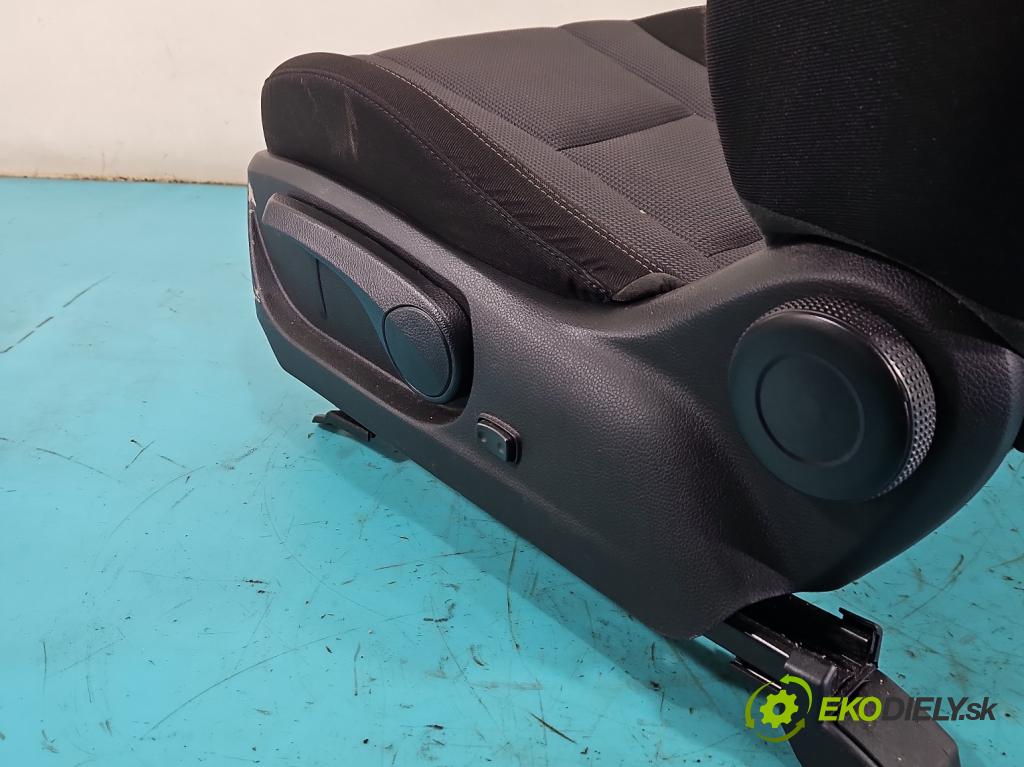 Hyundai I30 II 2012-2016 1.6 crdi 110 HP manual 81 kW 1582 cm3 5- Sedačka ľavý  (Sedadlo)