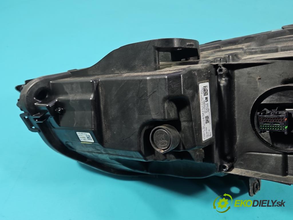 Opel Insignia B 2017-2022 2.0 cdti 209KM automatic 154 kW 1956 cm3 5- Reflektor: pravý 39165282 (Svetlo predné pravé)