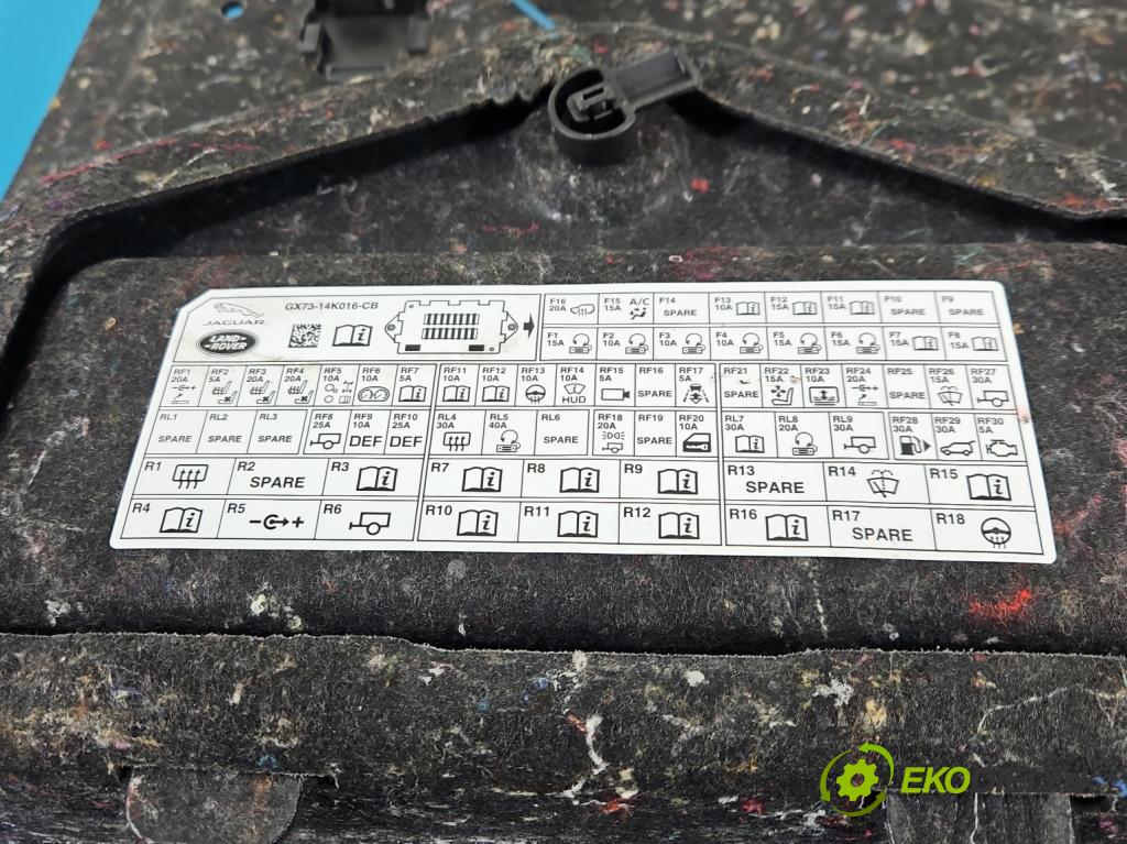 Jaguar XE X760 2015-2024 2.0d 179KM automatic 132 kW 1999 cm3 4- Tapacír: kufra: pravé GX73-45422-AE8PVJ