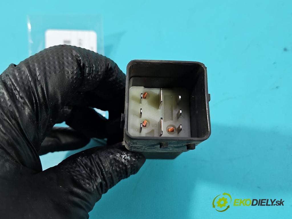 Citroen C4 Grand picasso I 2006-2013 2.0 hdi 136 HP automatic 100 kW 1997 cm3 5- Relé: svíčky: zařicích: 9663696380 (Relé)