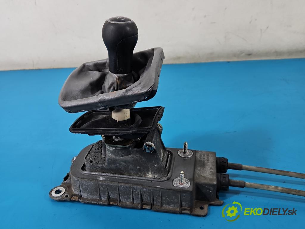 Vw New Beetle 1998-2010 2.0 8V 116 HP manual 85 kW 1984 cm3 3- Páka: Změny: stupeň,rýchlosť 1J0711061C (Rýchlostná páka (kulisa))