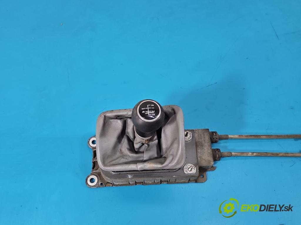 Vw New Beetle 1998-2010 2.0 8V 116 HP manual 85 kW 1984 cm3 3- Páka: Změny: stupeň,rýchlosť 1J0711061C (Rýchlostná páka (kulisa))