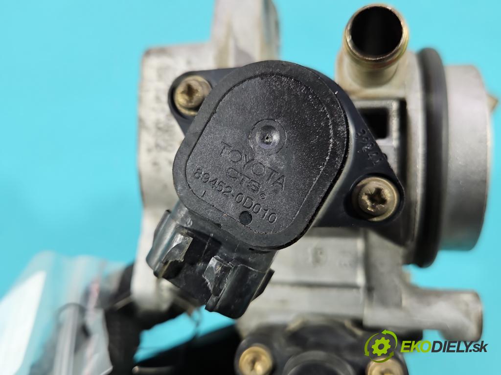 Toyota Yaris I 1999-2005 1.0 vvti 65 HP manual 48 kW 998 cm3 3- klapka 22210-0J010 (Škrtiaca klapka)