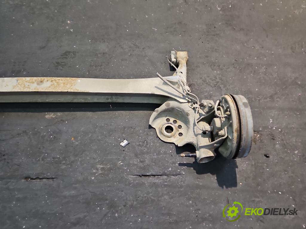 Toyota Yaris I 1999-2005 1.0 vvti 65 hp manual 48 kW 998 cm3 3- zadní výztuha  (Zadní výztuha)