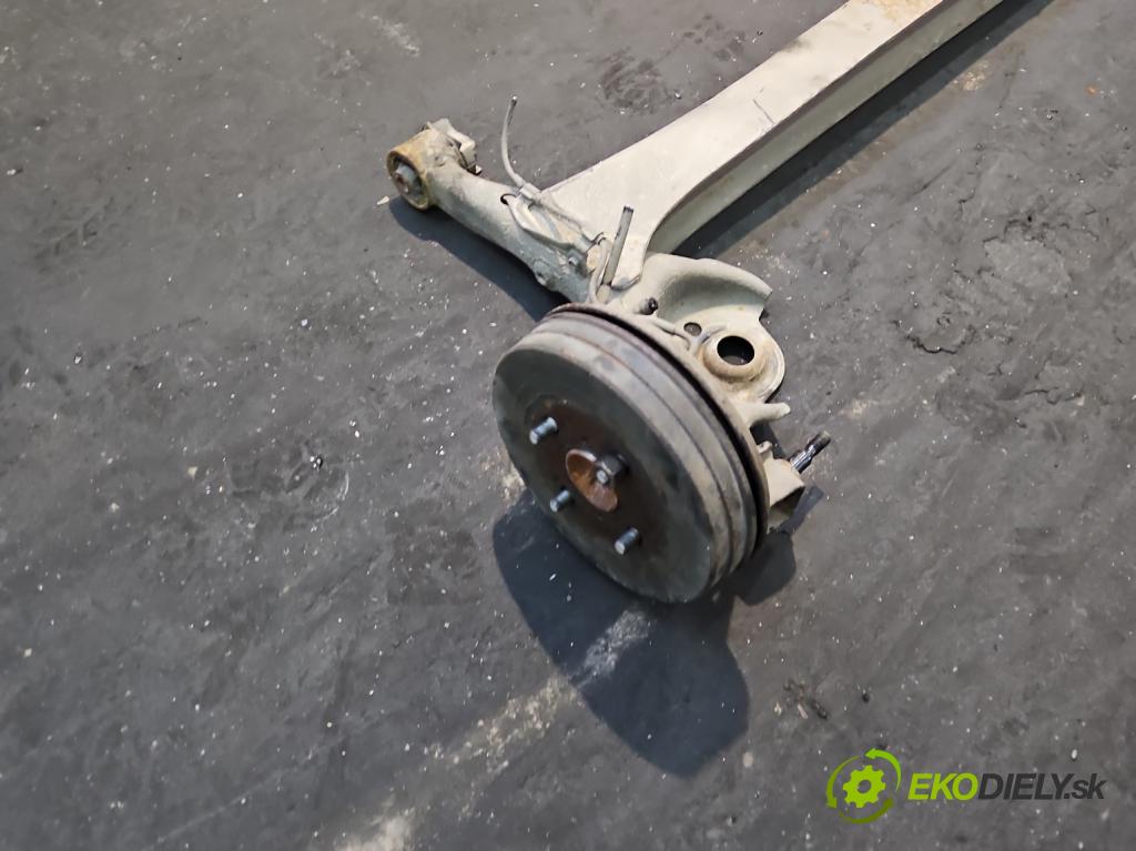 Toyota Yaris I 1999-2005 1.0 vvti 65 hp manual 48 kW 998 cm3 3- zadní výztuha  (Zadní výztuha)