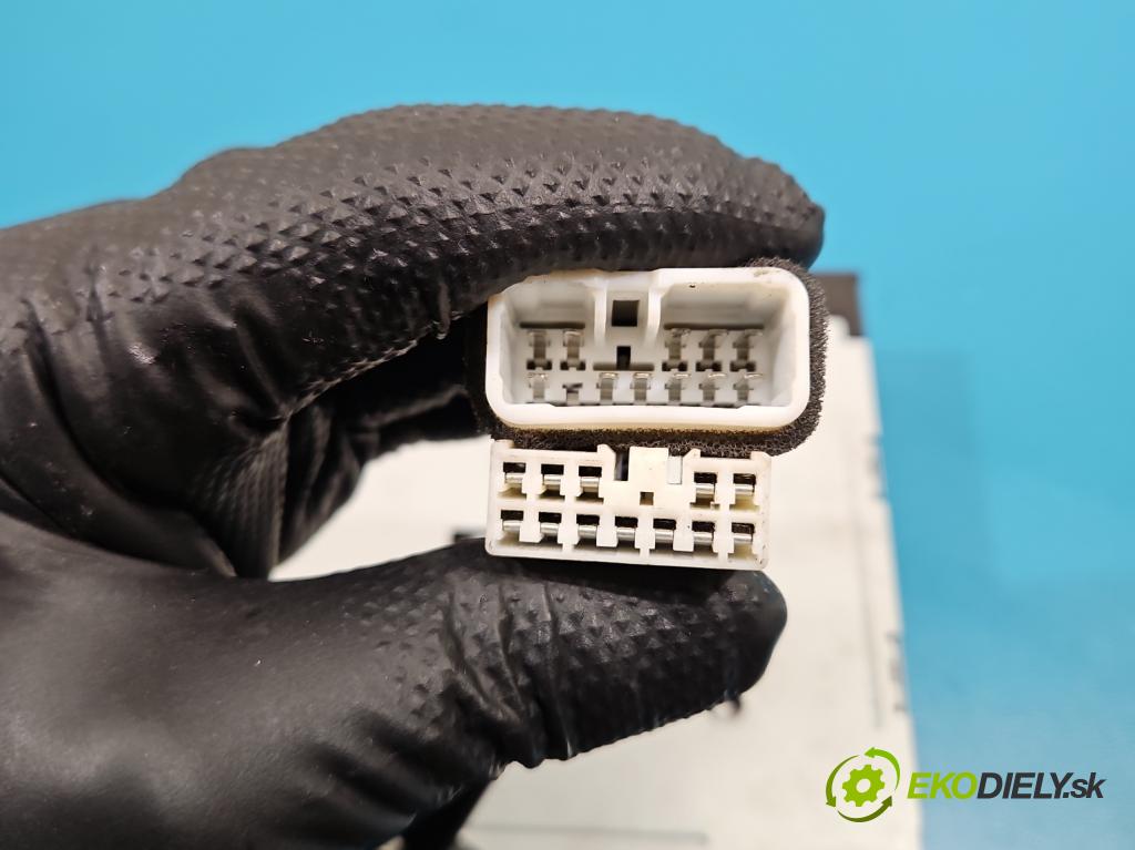 Toyota Yaris I 1999-2005 1.0 vvti 65 HP manual 48 kW 998 cm3 3- Menič: cd 08601-00906 (CD menič)