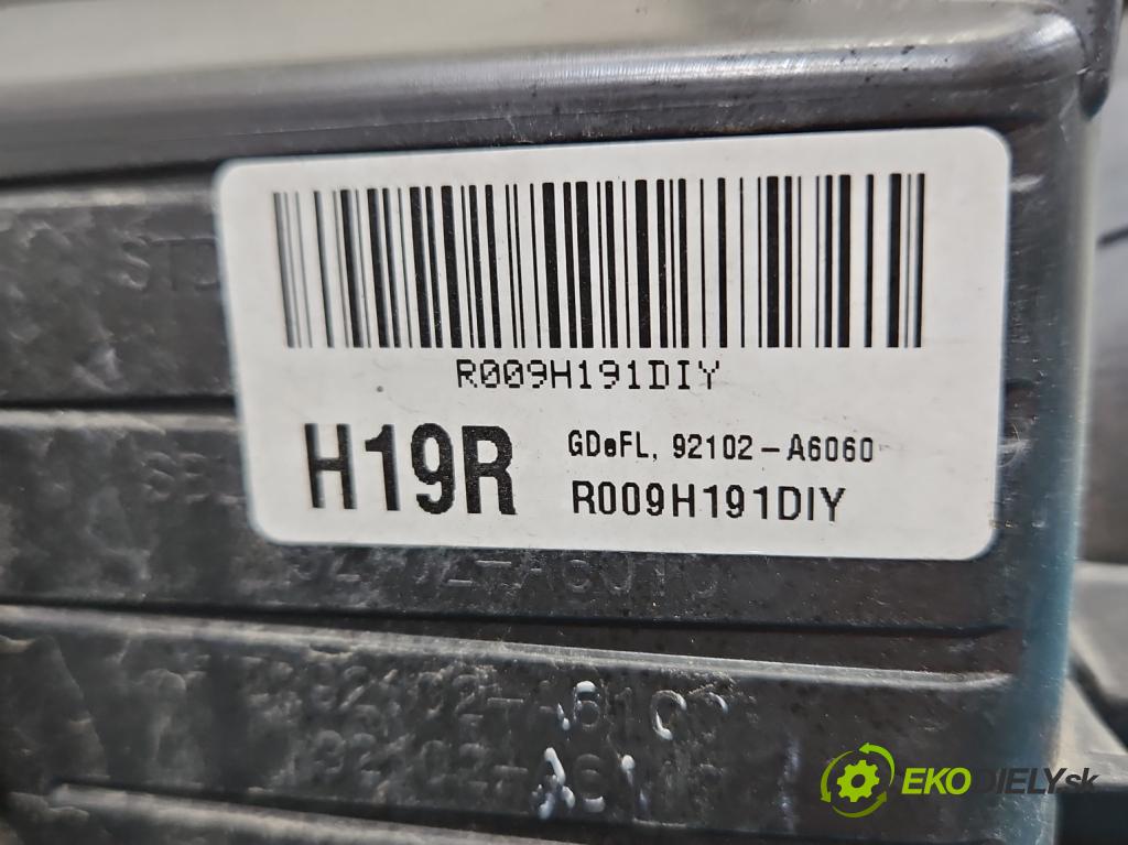 Hyundai I30 II 2012-2016 1.6 crdi 110 HP manual 81 kW 1582 cm3 5- Reflektor: pravý 92102-A6060 (Svetlo predné pravé)