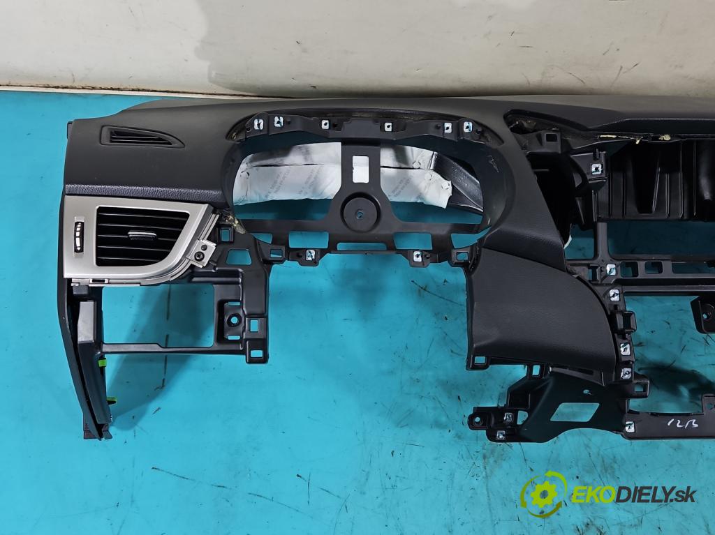 Hyundai I30 II 2012-2016 1.6 crdi 110 HP manual 81 kW 1582 cm3 5- kokpit,pristrojová doska rozdeľovacia