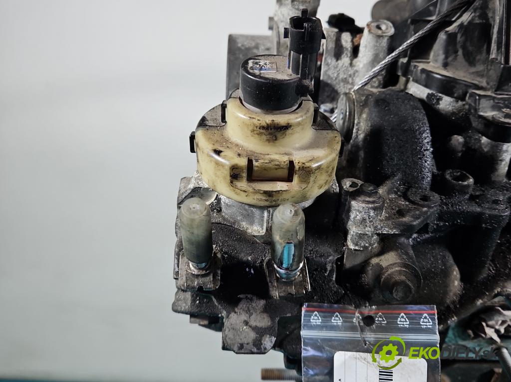 Renault Trafic III 2014 - 2.0 dci 120 HP manual 88 kW 1997 cm3 5- čerpadlo vstrekovacia 0445011500 (Vstrekovacie čerpadlo)