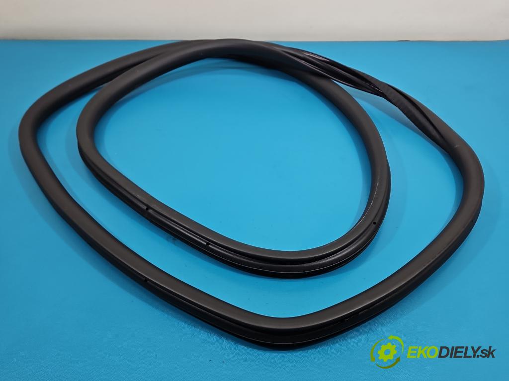 Opel Grandland 2017–2024 1.2 T 131 hp automatic 96 kW 1199 cm3 5- Těsnění: dveře zadní pravé 9815017480 (Karoserie ostatní)