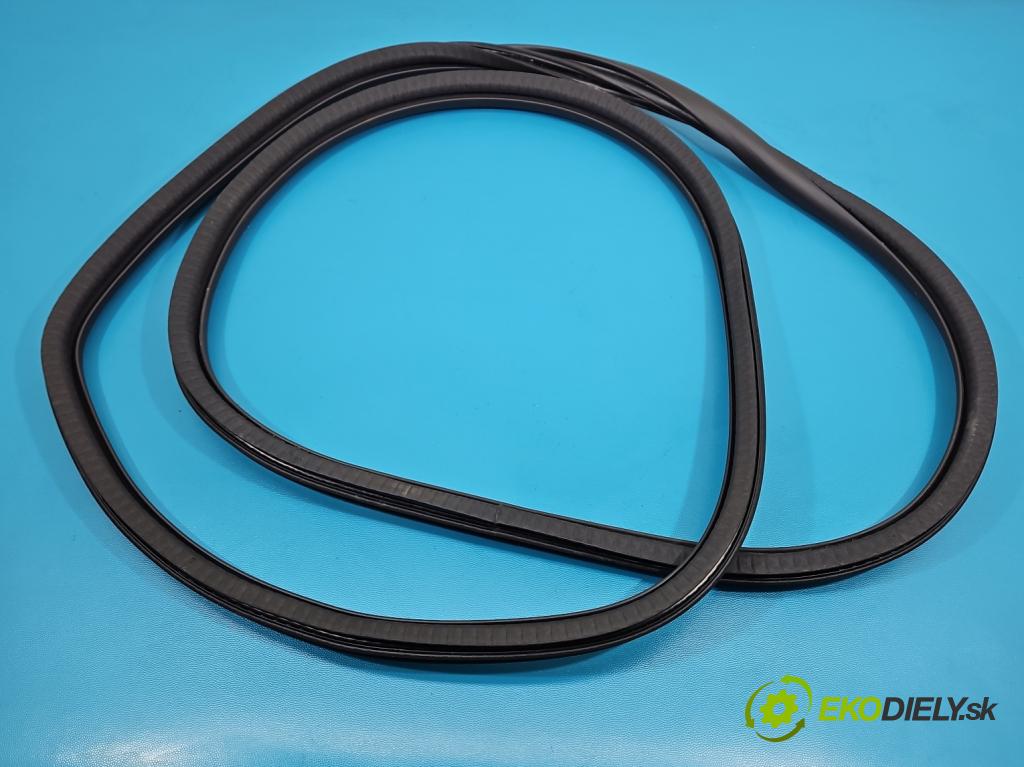 Opel Grandland 2017–2024 1.2 T 131 HP automatic 96 kW 1199 cm3 5- Těsnění: dvere zadné pravé 9815017480 (Karoséria ostatné)