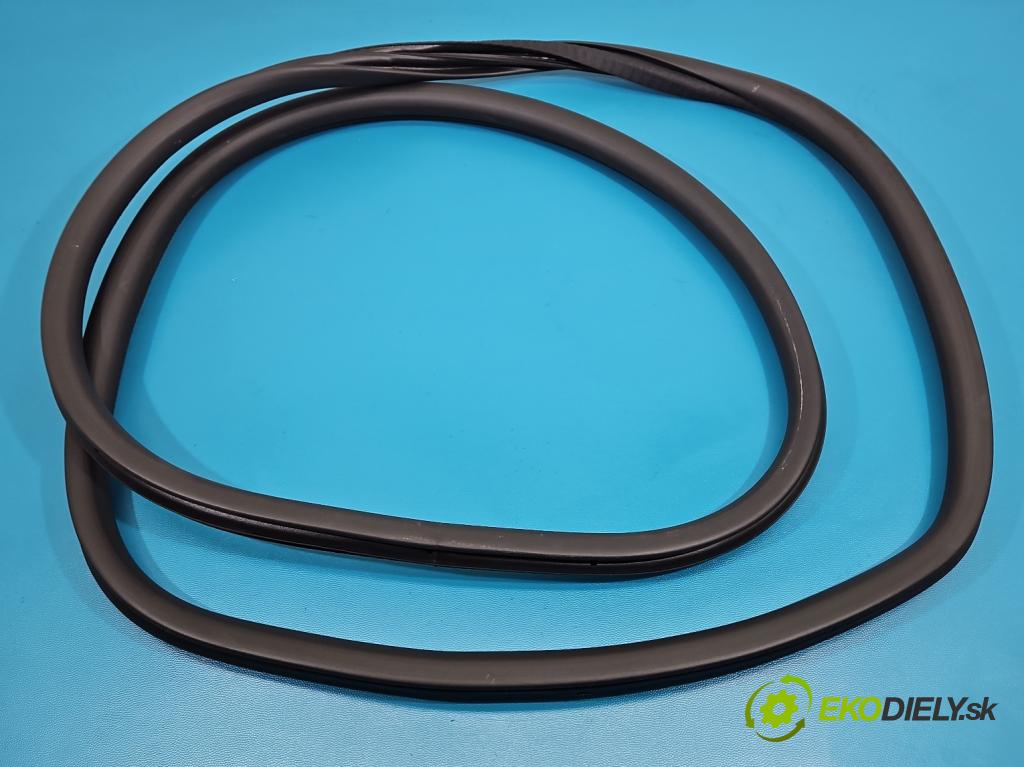 Opel Grandland 2017–2024 1.2 T 131 HP automatic 96 kW 1199 cm3 5- Těsnění: dvere zadné pravé 9815017480 (Karoséria ostatné)