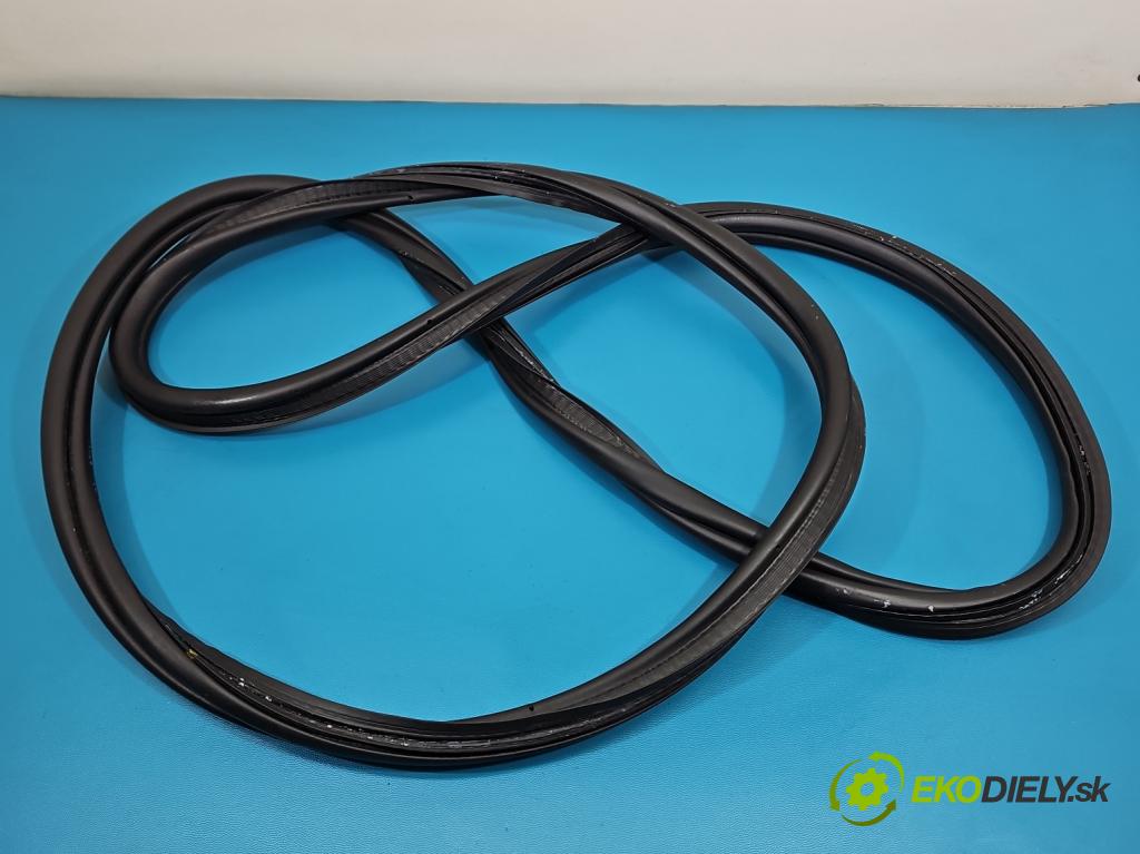 Opel Grandland 2017–2024 1.2 T 131 hp automatic 96 kW 1199 cm3 5- Těsnění: kufrových dveří