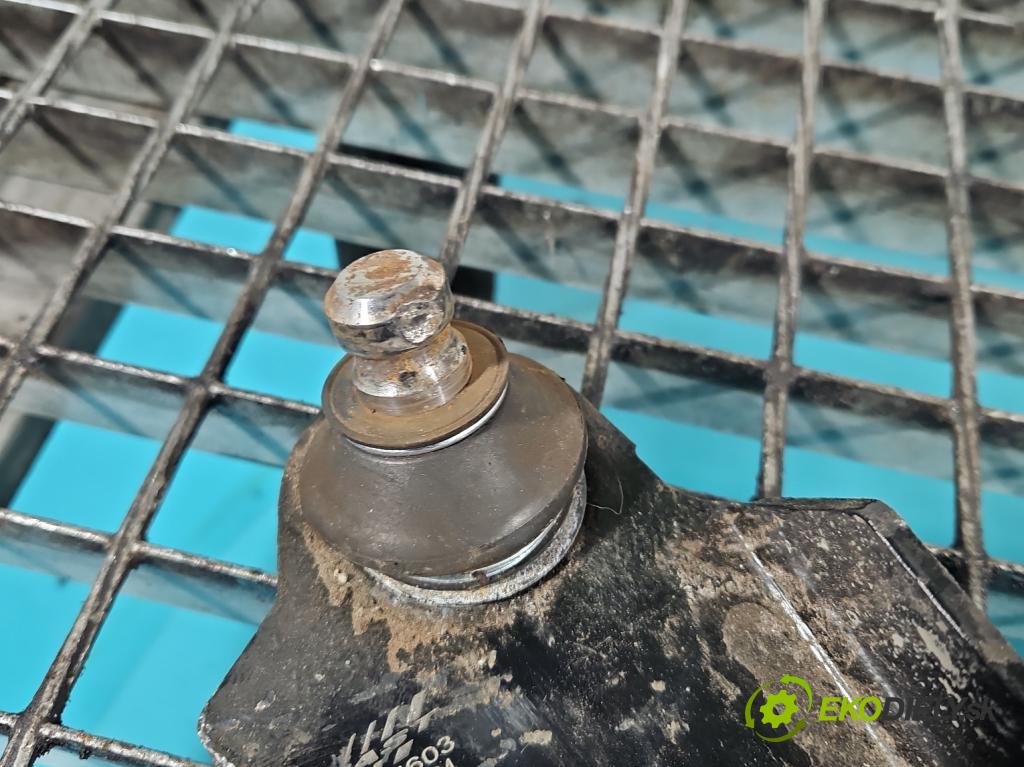 Renault Megane II 2003-2008 1.4 16V 98 hp manual 72 kW 1390 cm3 5- přední pravý  (Klika dveří ostatní)