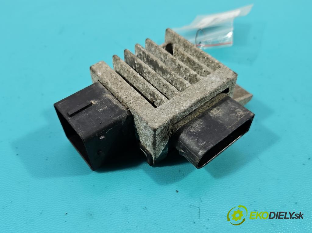 Renault Trafic III 2014 - 2.0 dci 120 hp manual 88 kW 1997 cm3 5- relé ventilátoru: 271203982R-B