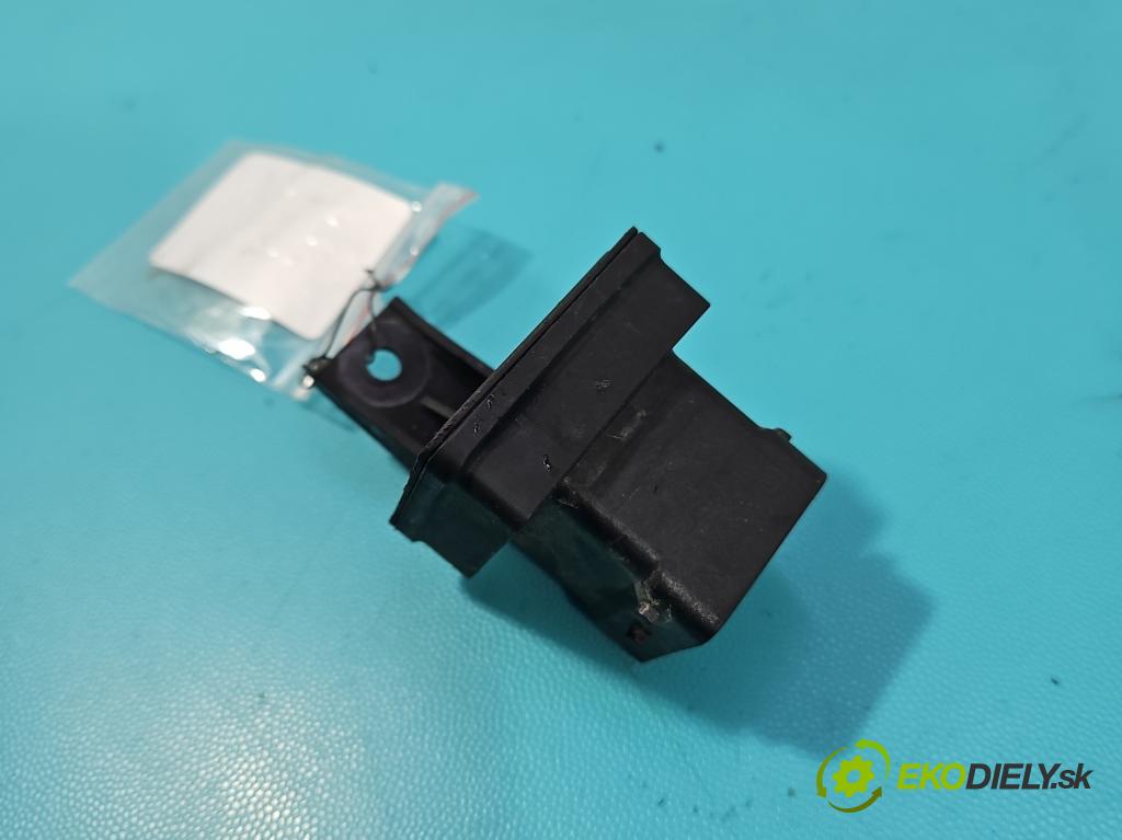 Renault Trafic III 2014 - 2.0 dci 120 HP manual 88 kW 1997 cm3 5- Relé: svíčky: zařicích: 110675590R (Relé)