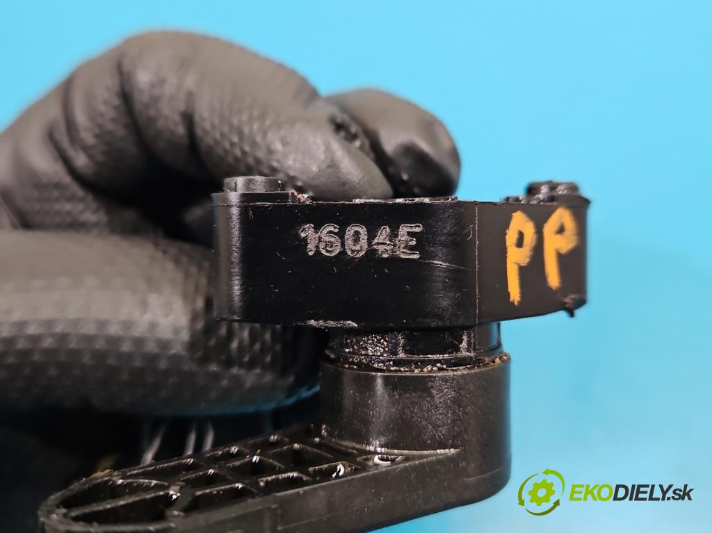 Opel Grandland 2017–2024 1.2 T 131 HP automatic 96 kW 1199 cm3 5- snímač nastavenia xenon  (Snímač)