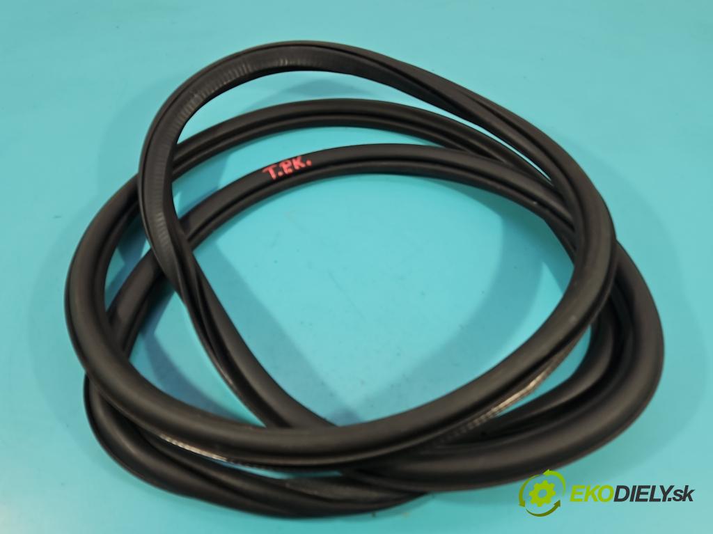 Skoda Kodiaq I 2.0 tdi 150 hp automatic 110 kW 1968 cm3 5- Těsnění: dveře zadní pravé 565867368 (Karoserie ostatní)