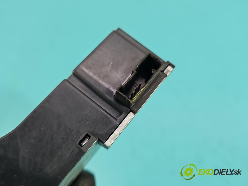 Skoda Kodiaq I 2.0 tdi 150 HP automatic 110 kW 1968 cm3 5- Blokáda: řízení: 3Q0905861B (Riadenie ostatné)